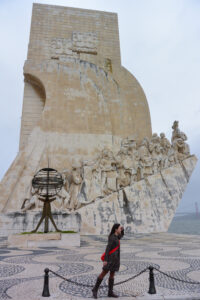 Me, posing in my interpretation of an explorer in front of Padrão dos Descobrimentos.