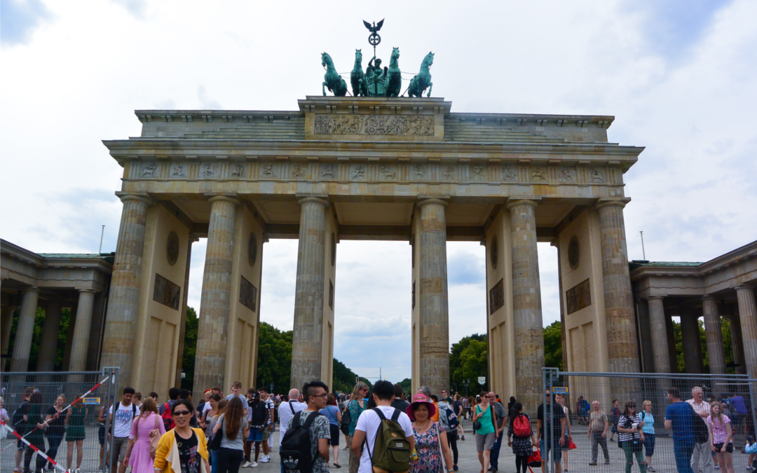 The front view of Brandenburg Gate in one of the 6 neighborhoods you have to visit in Berlin.